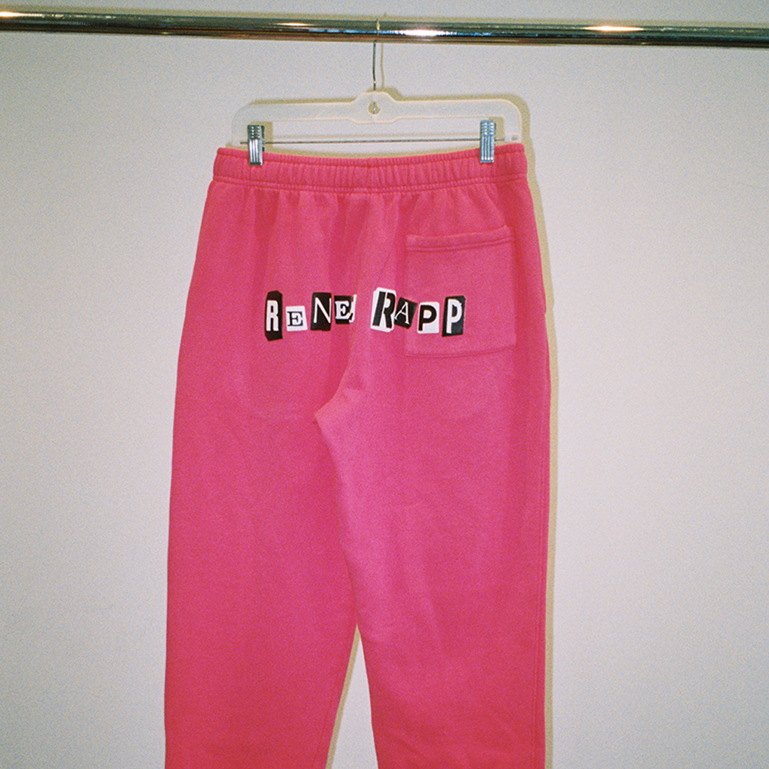 KISS SWEATPANTS (PINK) FRONT